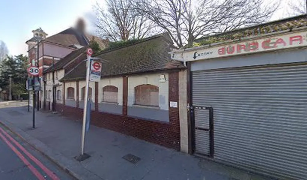 Galpins Road / London Road (Stop C)