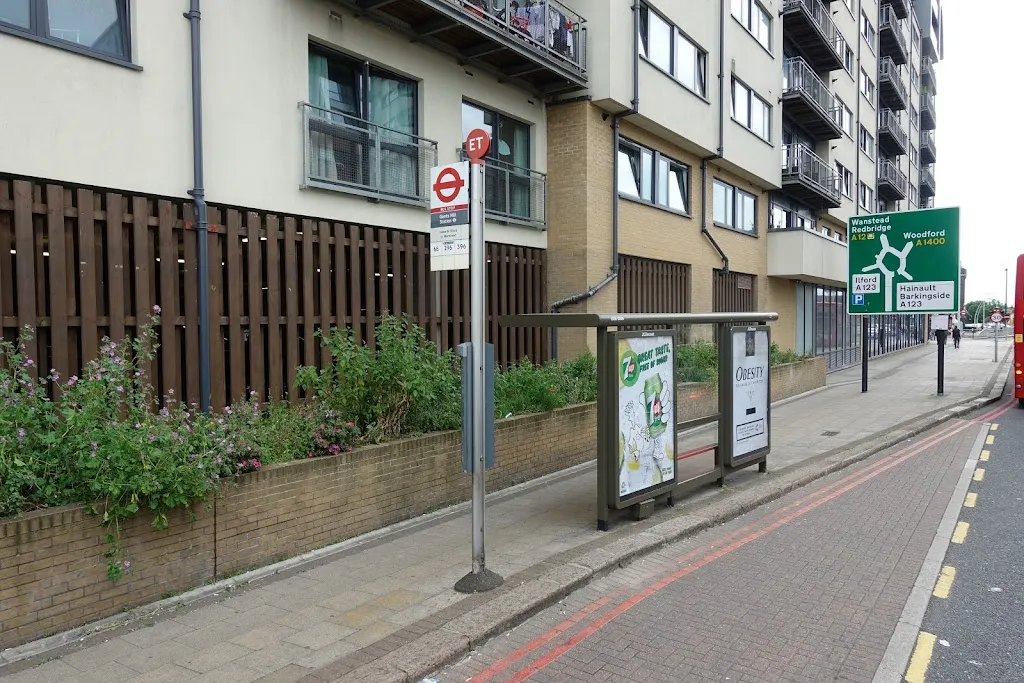 Gants Hill Station (Stop ET) 1 Gants Hill Station (Stop ET)