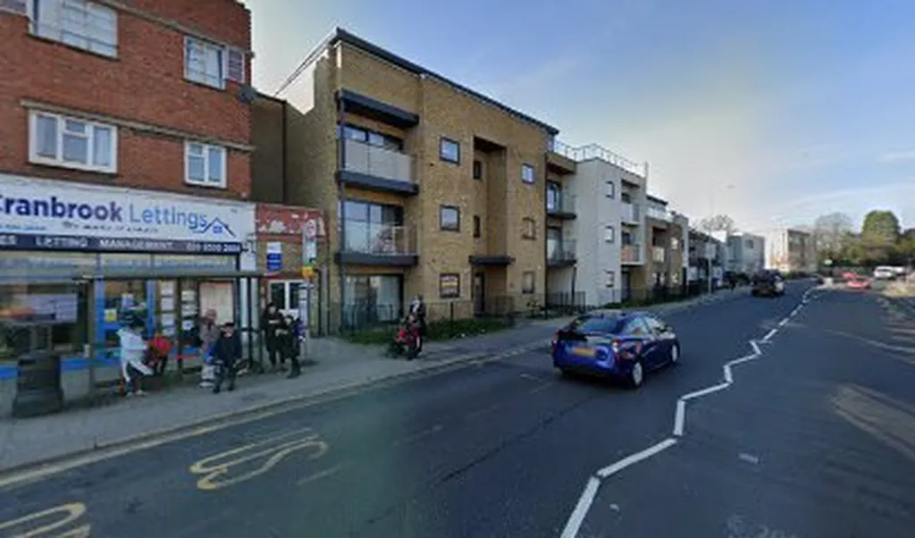 Gantshill Crescent (Stop CR)