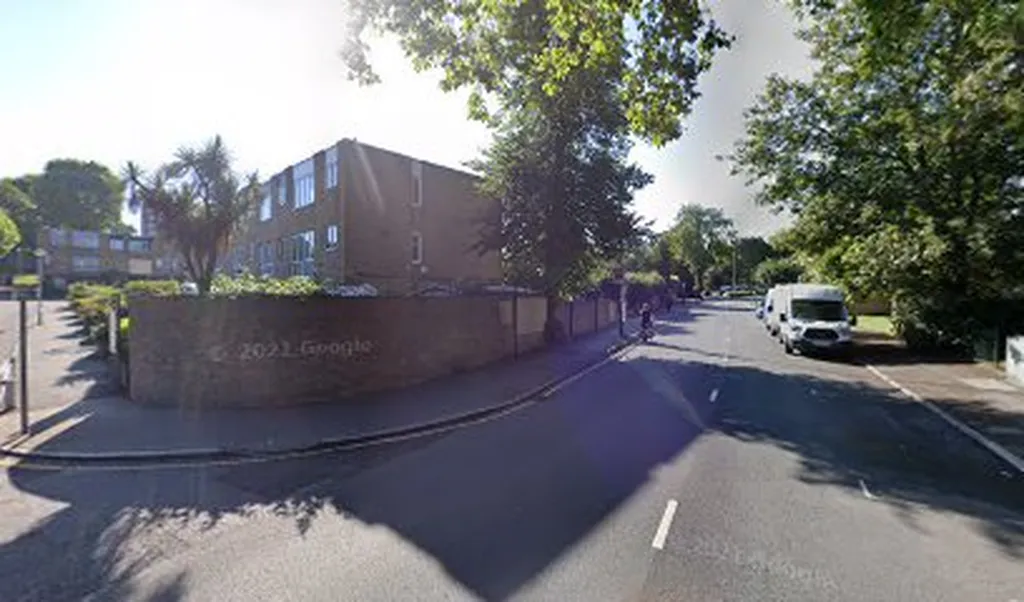 Garrick Crescent (Stop D)