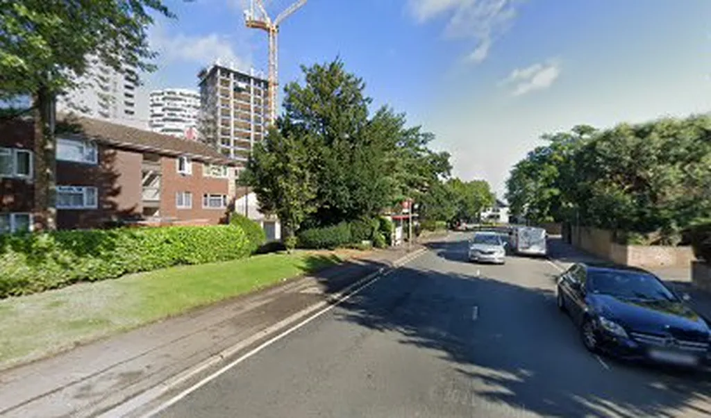 Garrick Crescent (Stop M)