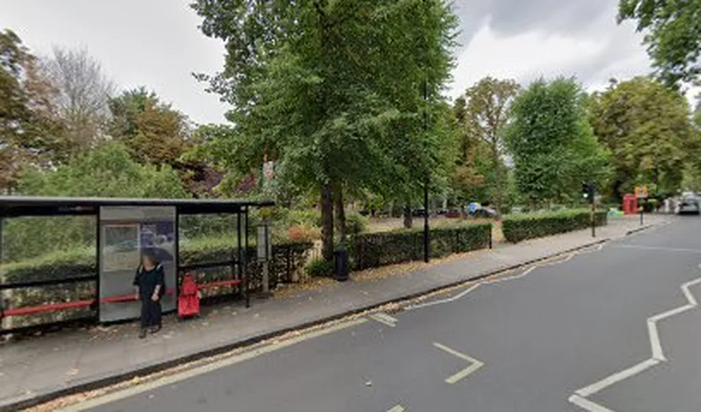 Glenhurst Avenue Lissenden Gardens (Stop GE)