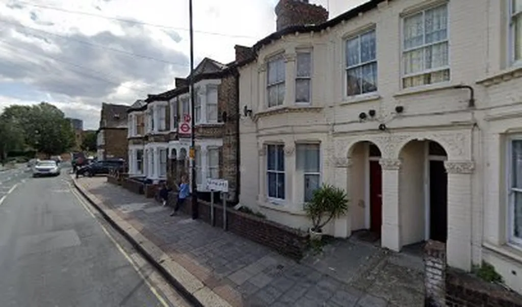 Glenrosa Street (Stop H)
