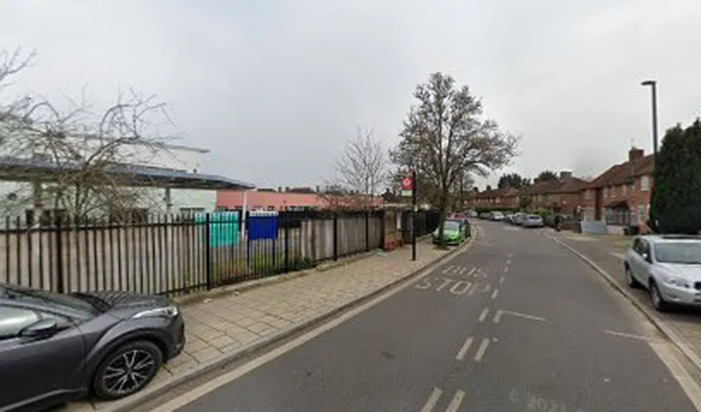 Greenvale School (Stop M)