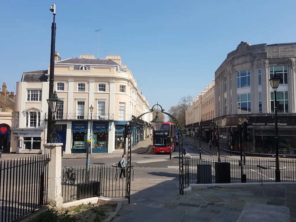 Greenwich Town Centre / Nelson Road (Stop E)