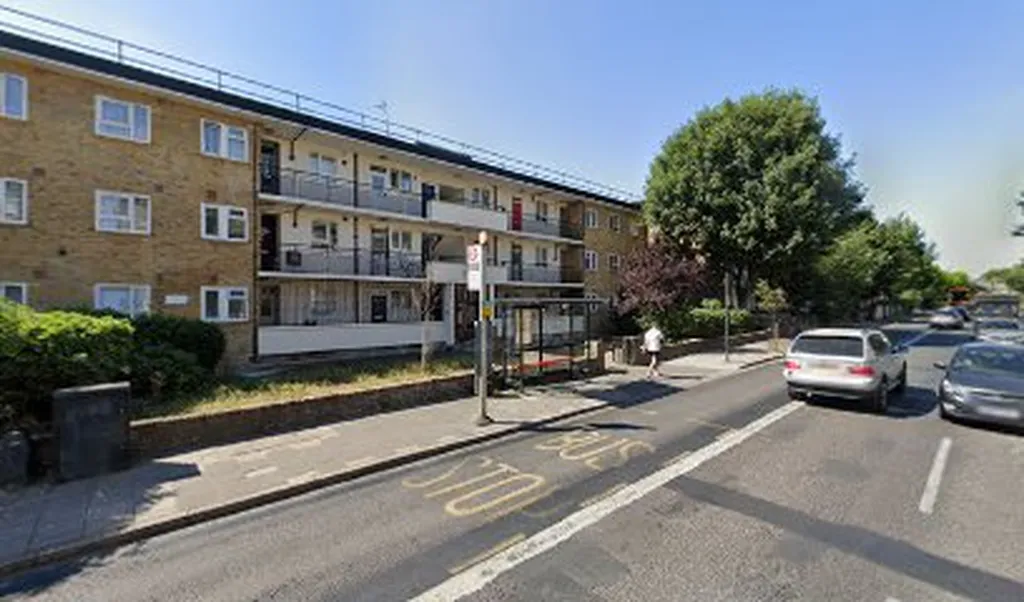 Greenwood Road (Stop B)