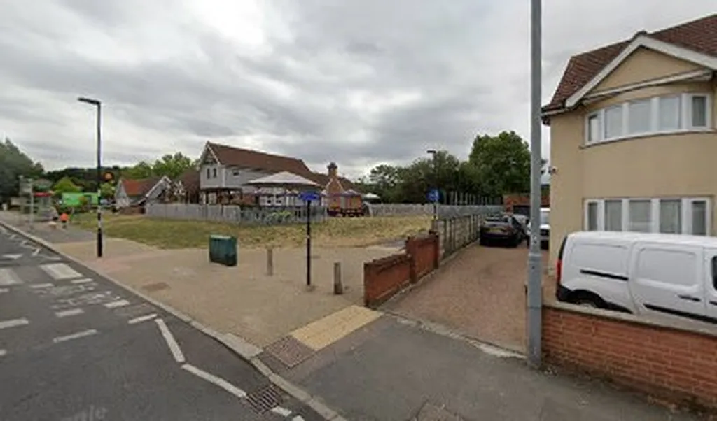 Grove Road (Stop N)