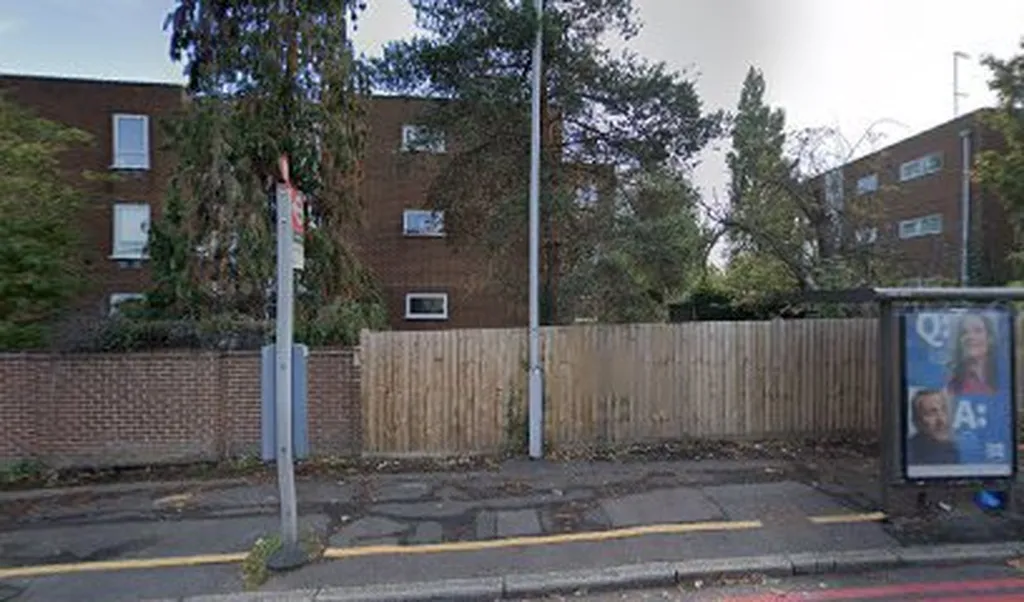 Gubbins Lane (Stop N)