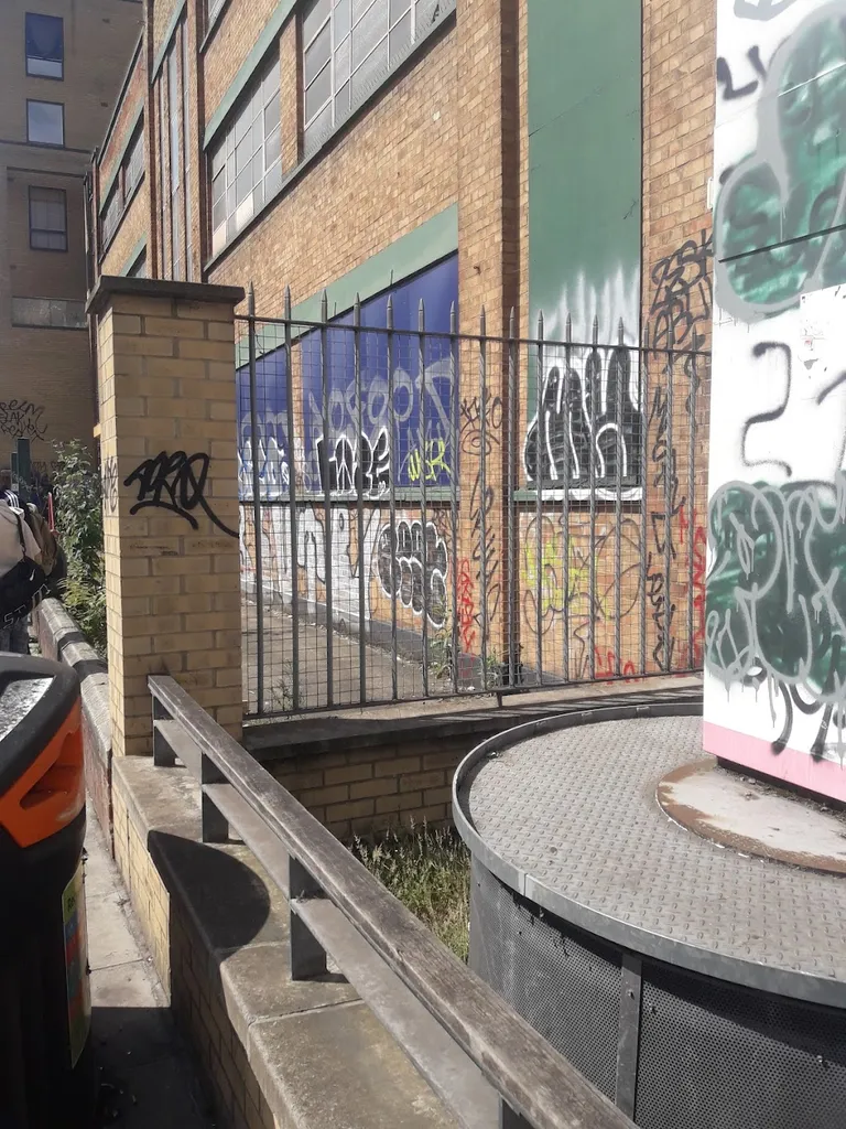 Haggerston Station (Stop KK)