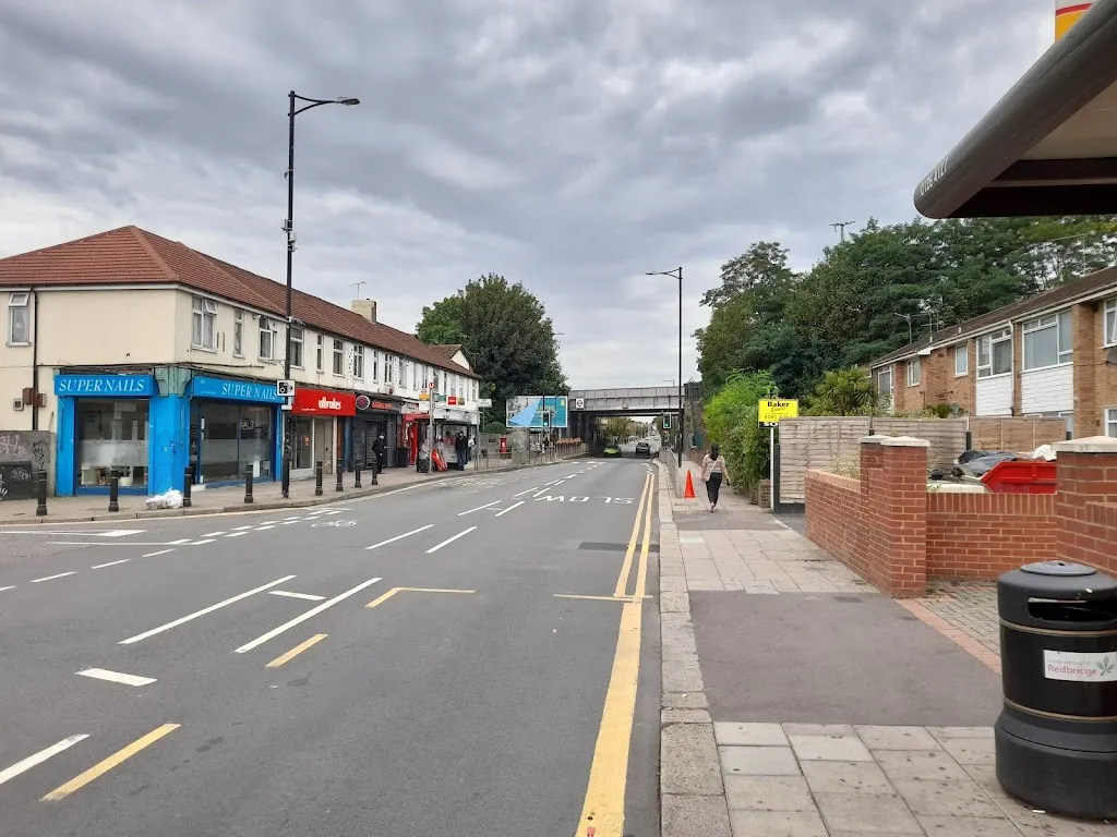 Hainault Station (Stop T) 1 Hainault Station (Stop T)