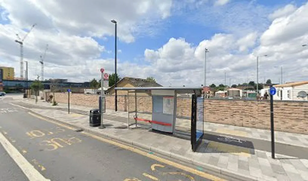 Harrow Manorway / Lensbury Way (Stop A)