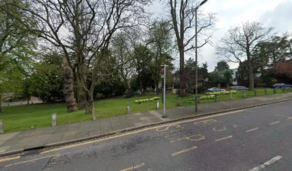 Hasluck Gardens (Stop H)