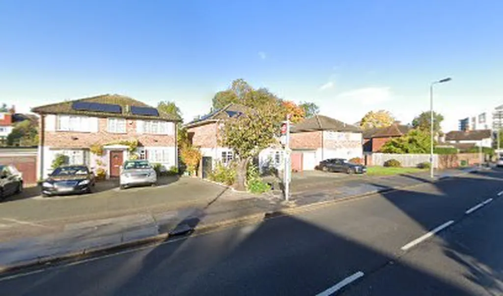 Hayes Road / Cameron Road (Stop F)