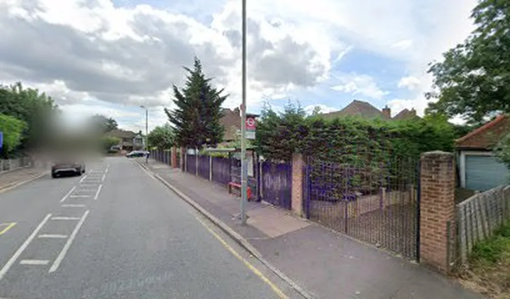 Hayes Road / Hayes Lane (Stop T)