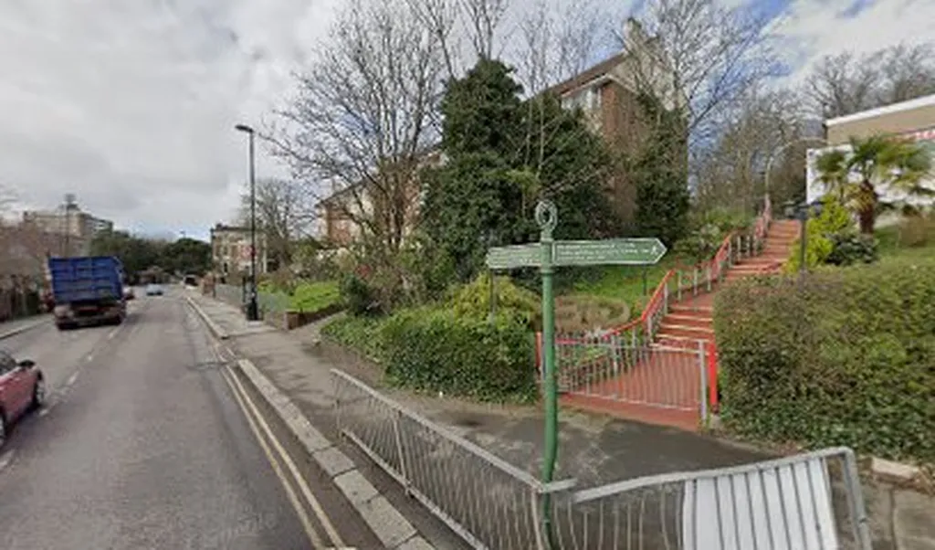 Hengrave Road (Stop W)