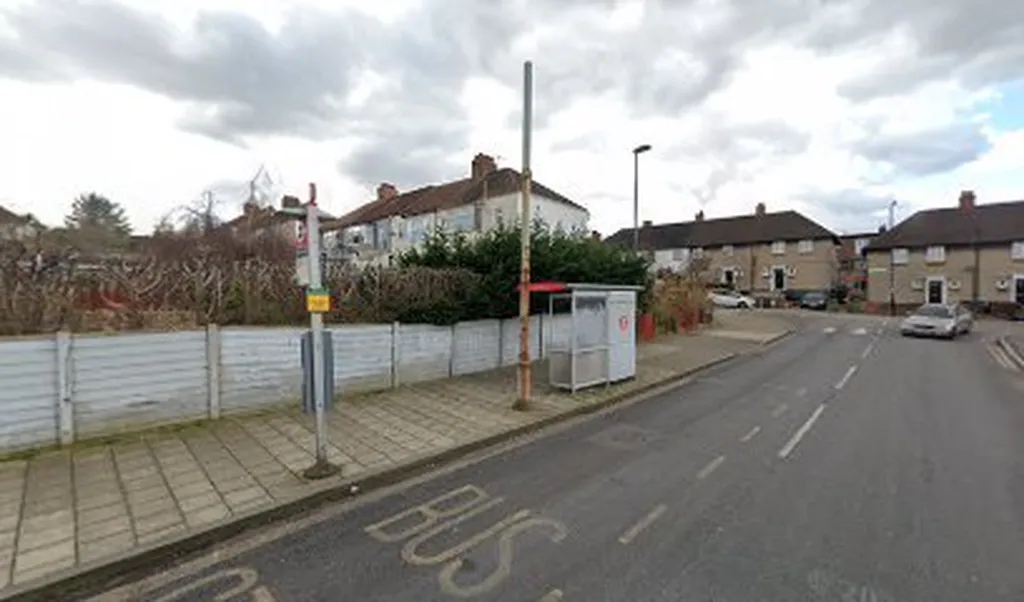 Henry Cooper Way (Stop J)