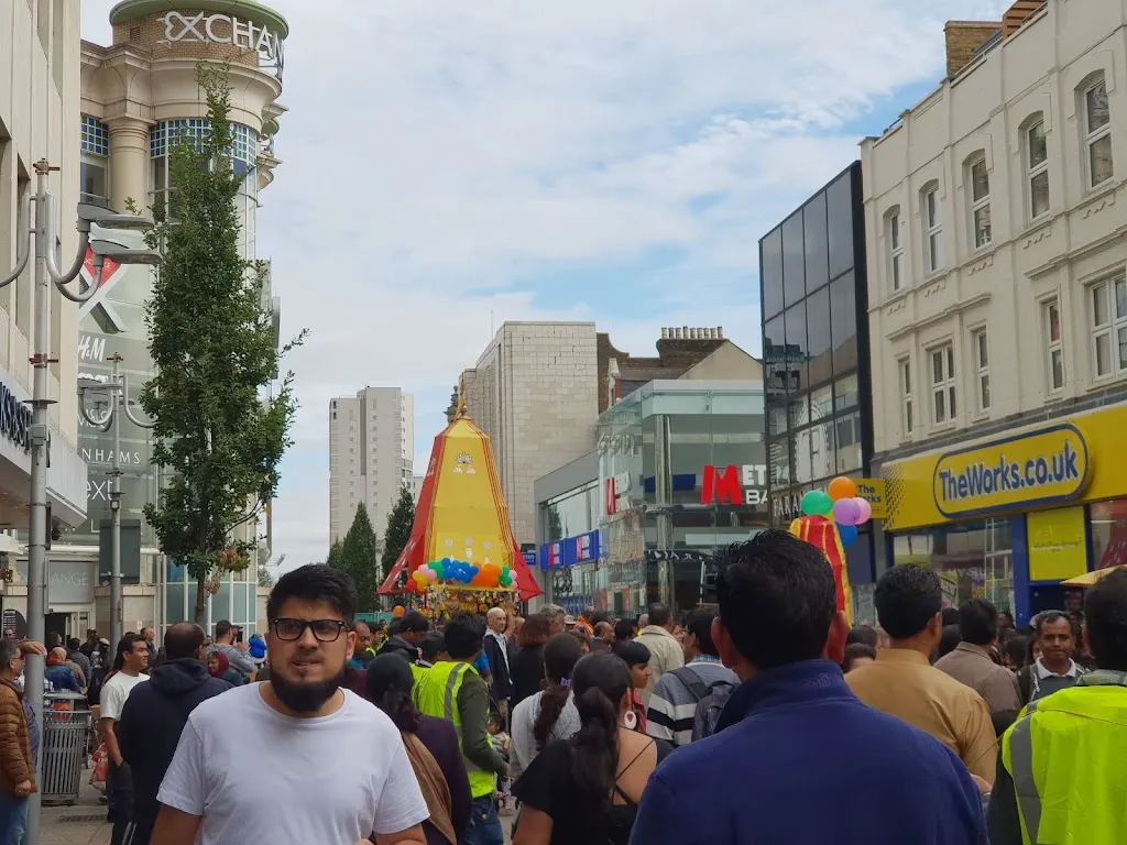 High Road Ilford (Stop M)