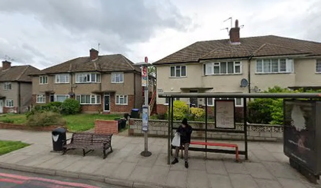 High Street / Manor Road (Stop L)