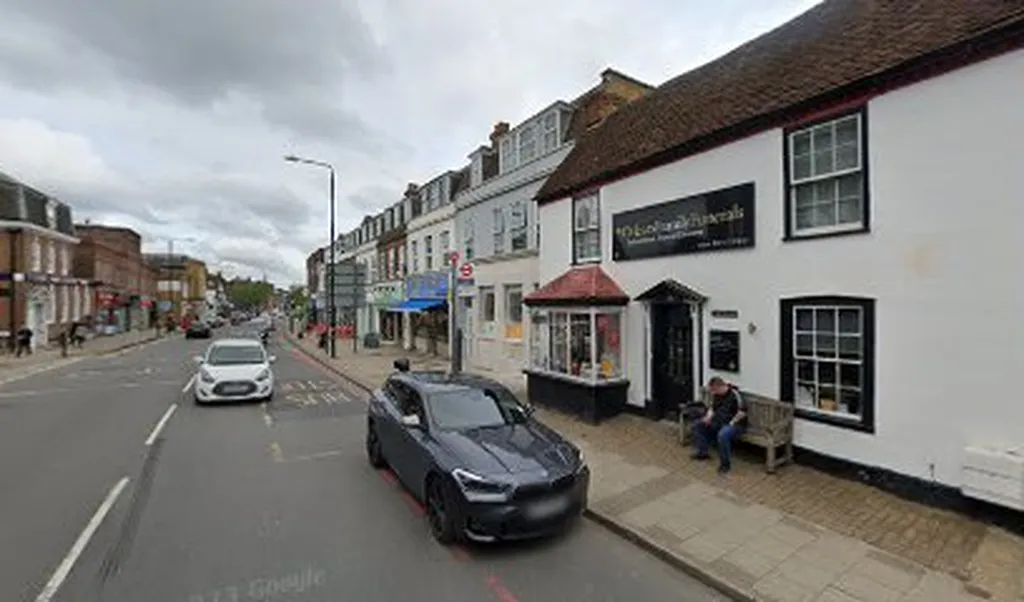 High Street / The Grove (Stop G)