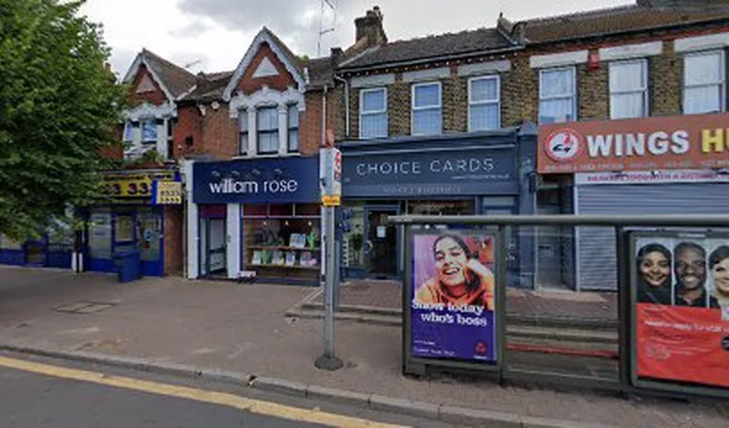 Highams Park Station (Stop EB) 1 Highams Park Station (Stop EB)