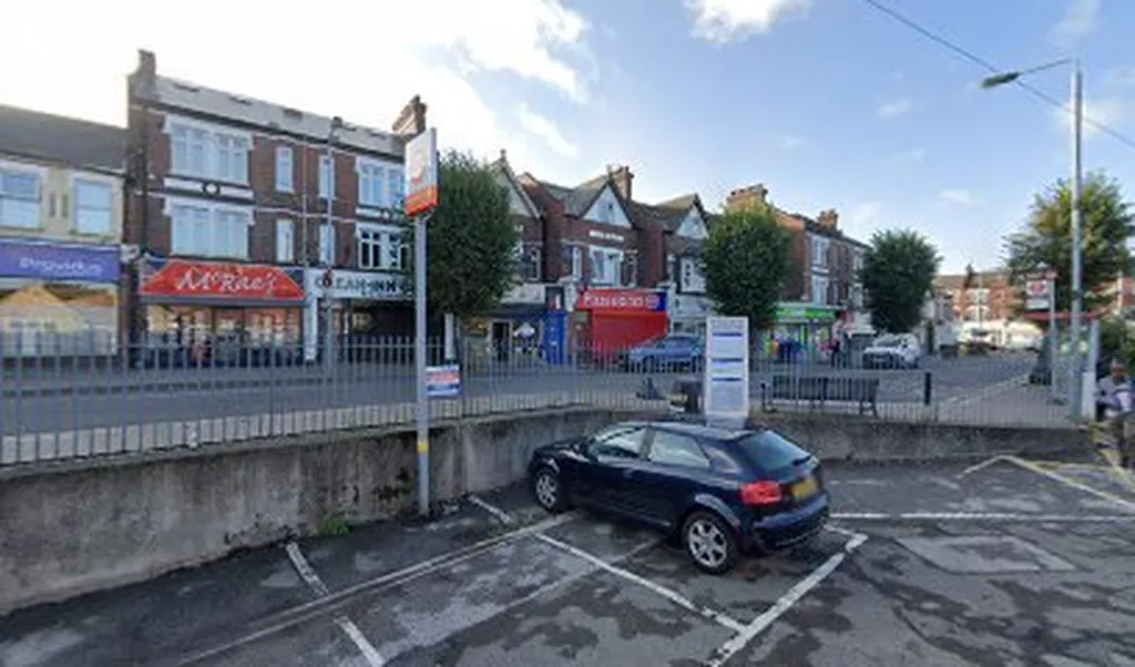 Highams Park Station (Stop EM)