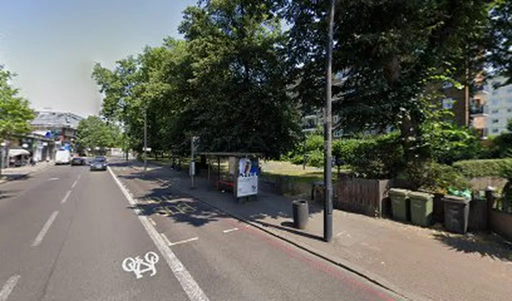 Holmewood Road (Stop BF)
