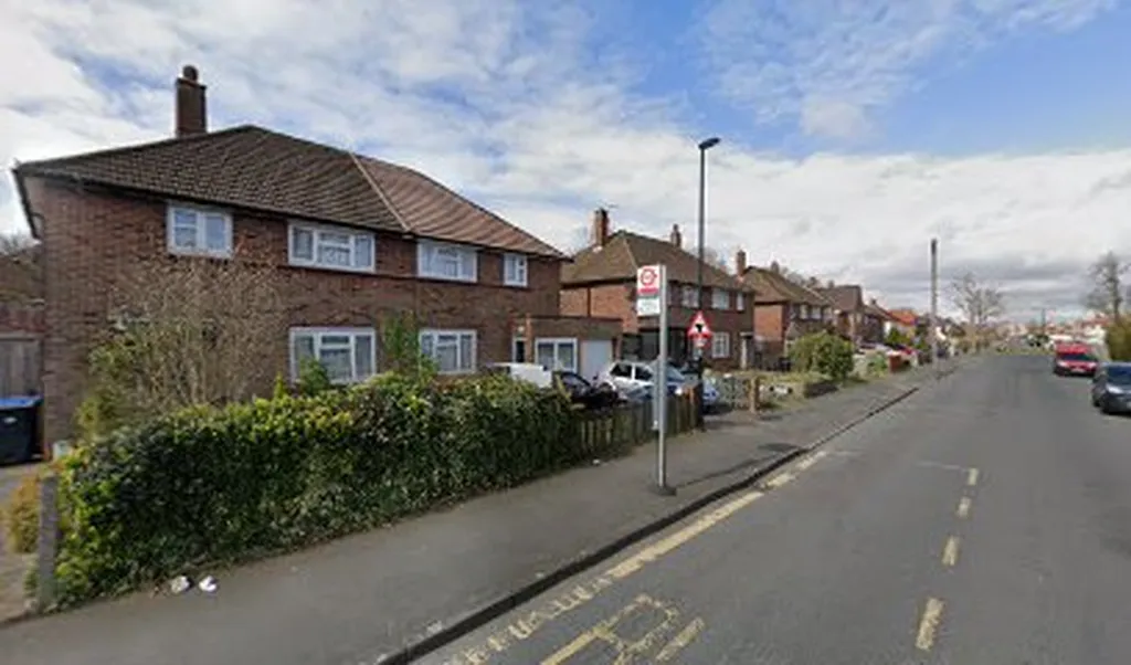 Homestead Way / Overbury Crescent