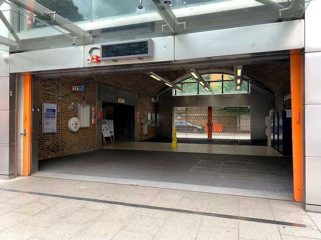 Hoxton Station (Stop HG)