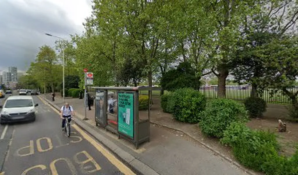 Hulse Avenue / Barking Park (Stop BA)