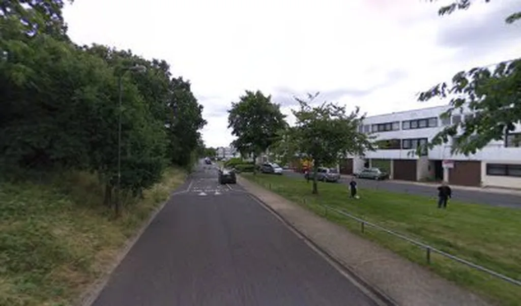 Huntingdon Close (Stop X)
