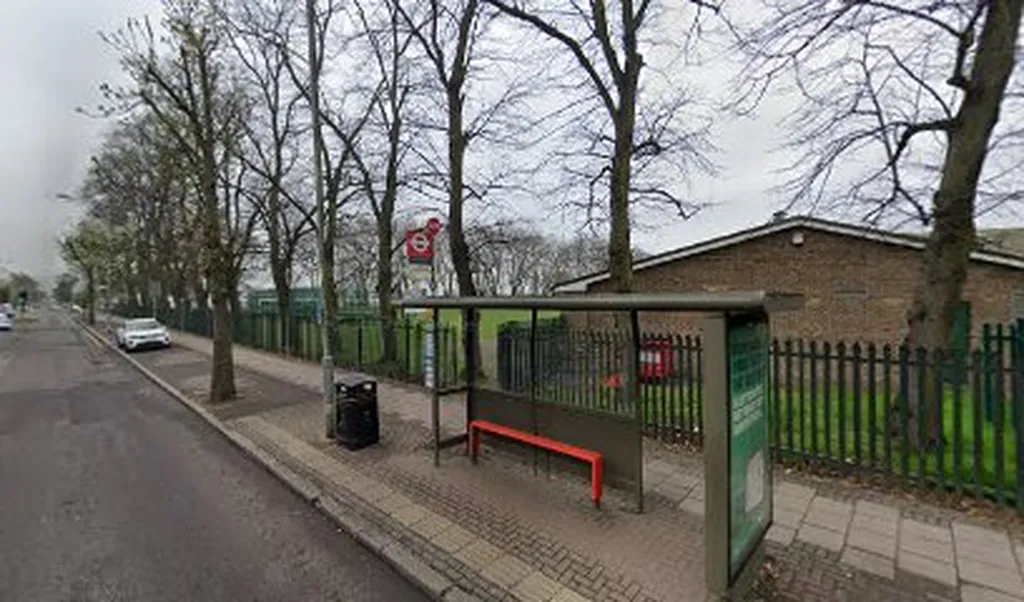 Ilchester Road (Stop UR)