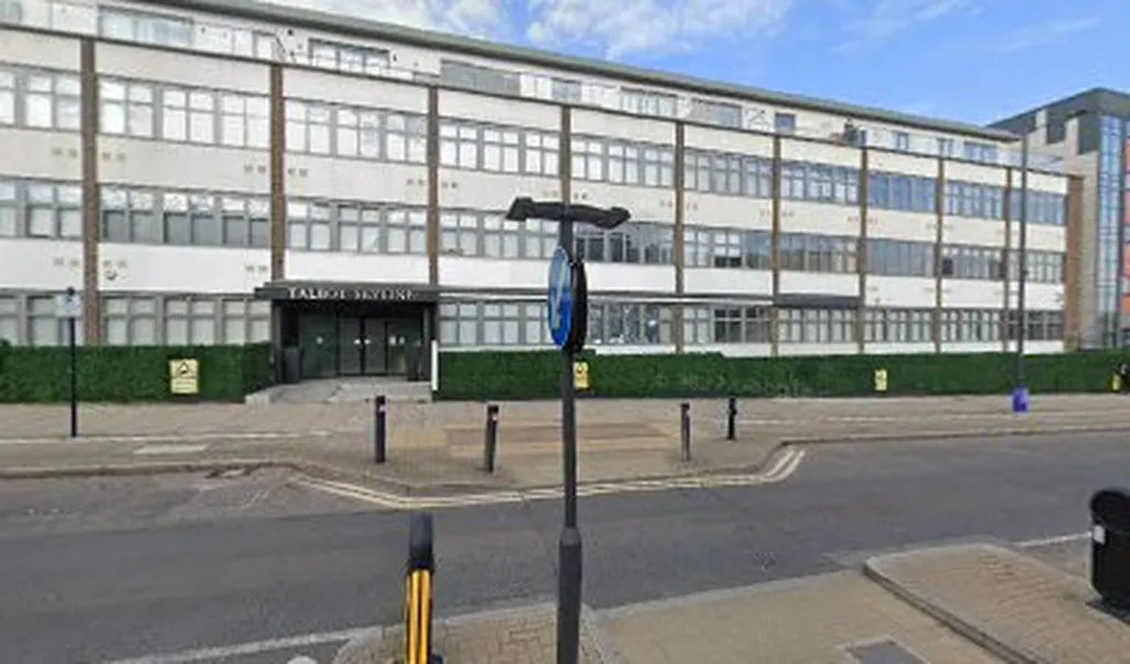 ISBS (International School of Business Studies)