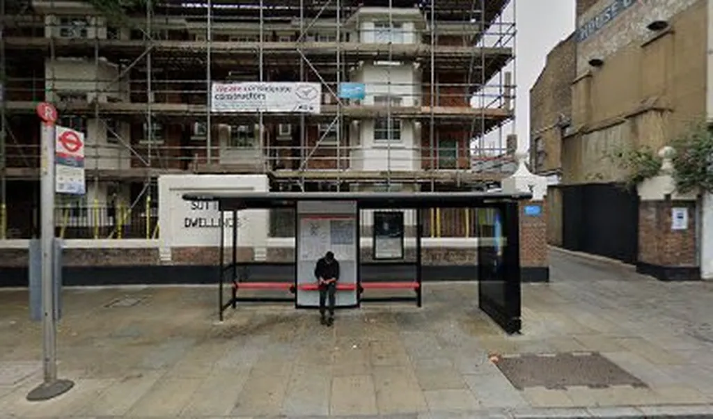 Islington Town Hall (Stop R)