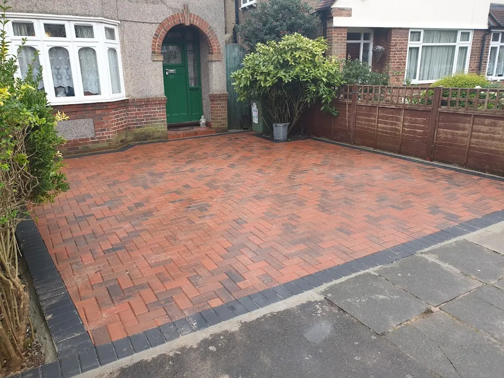 Keedonwood Road (Stop DS)