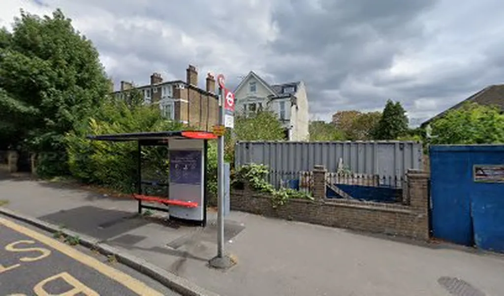 Knighton Lane (Stop FN)