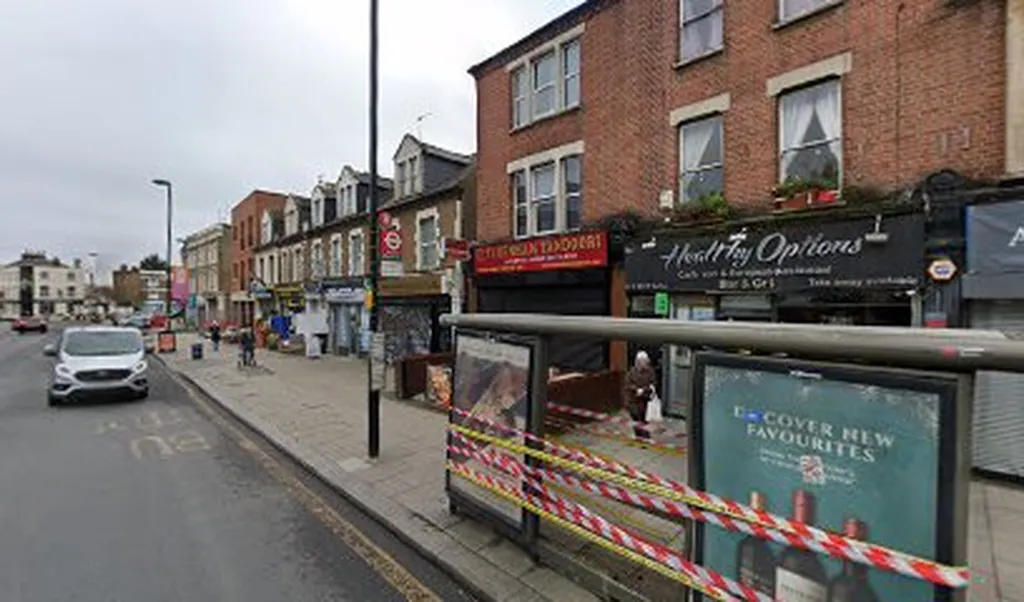 Knighton Park Road (Stop R)
