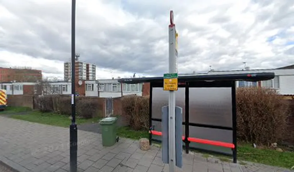 Lambscroft Avenue (Stop C)
