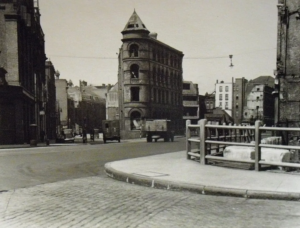 Lavington Street (Stop SQ)