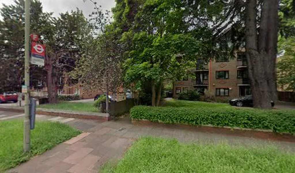 Lawn Road (Stop F)