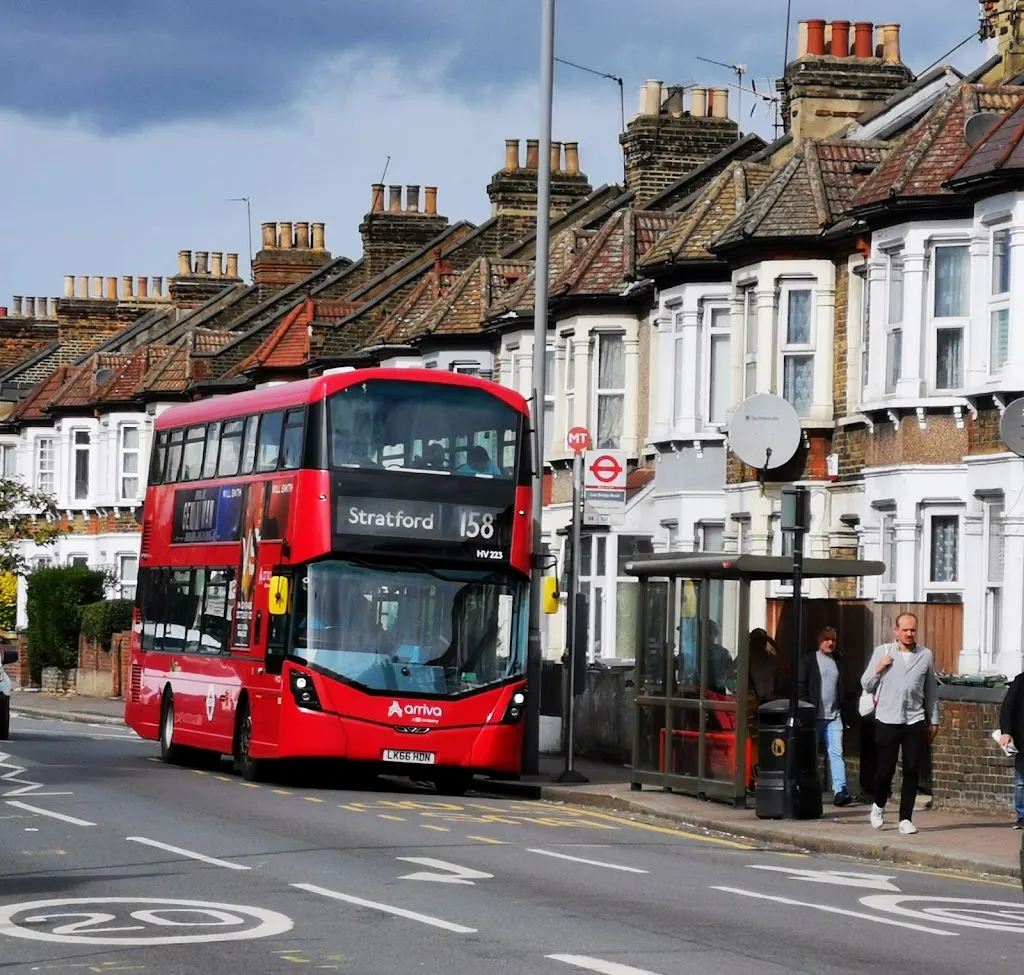 Lea Bridge Road (Stop MT)