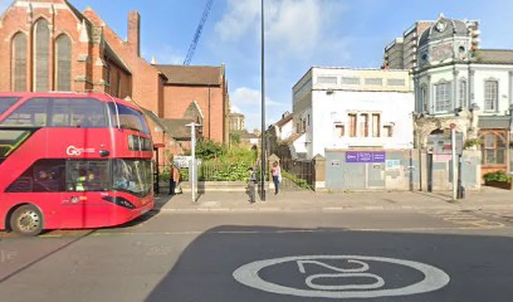 Lea Bridge Roundabout (Stop M)