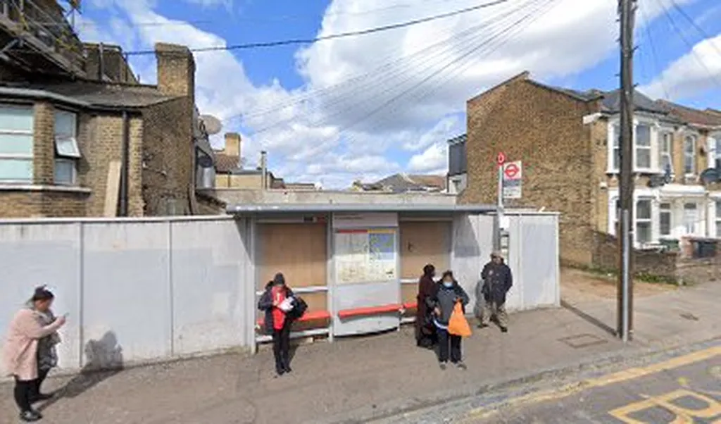 Leyton High Road / Leyton Station (Stop D)