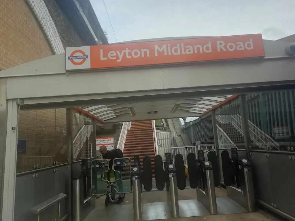 Leyton Midland Road Station (Stop SN)