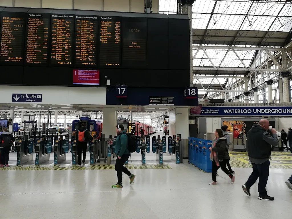 London Bridge Station (Stop R)