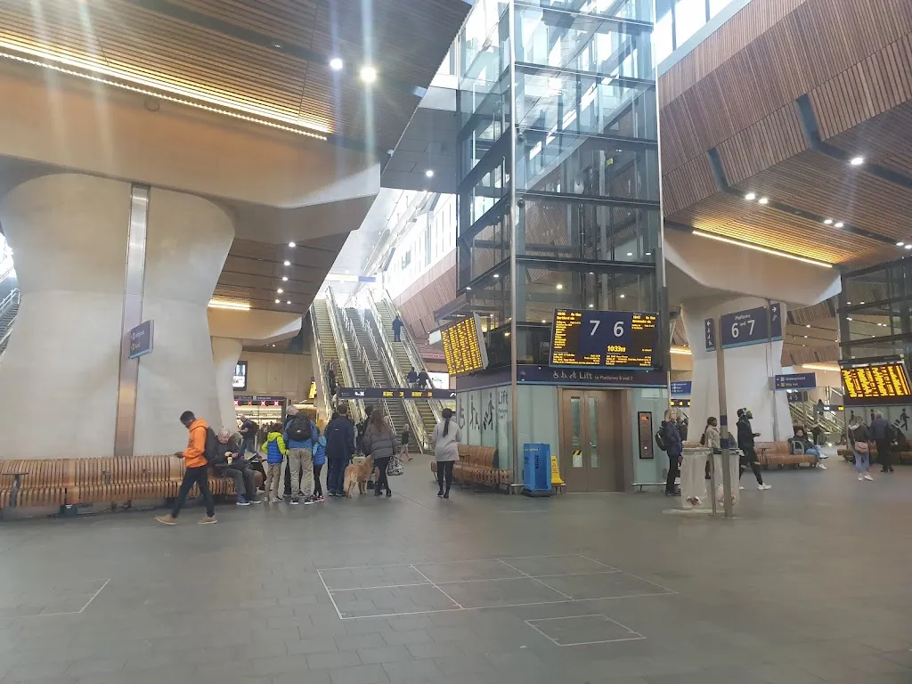 London Bridge Station (Stop S)