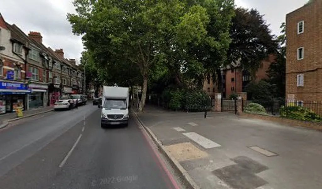 London Road / Galpins Road (Stop F)