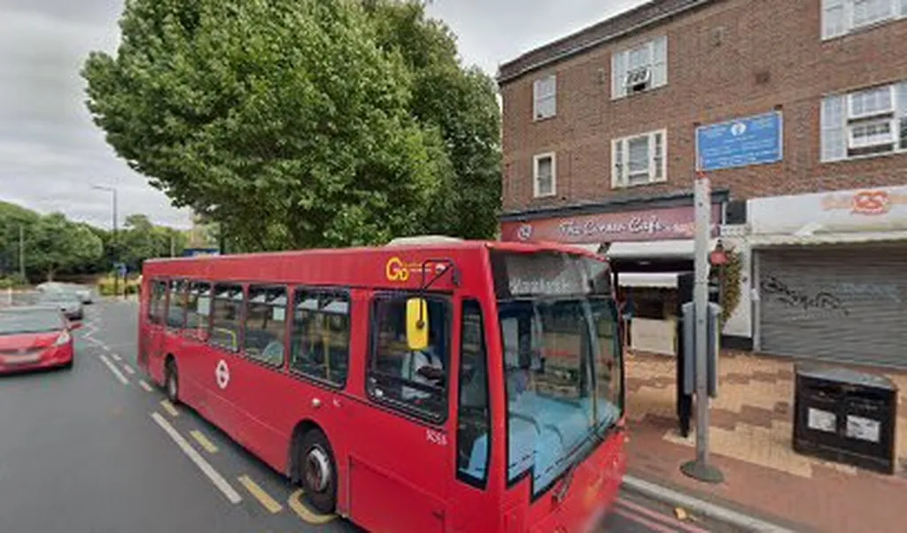 London Road / Morden Station (Stop F)