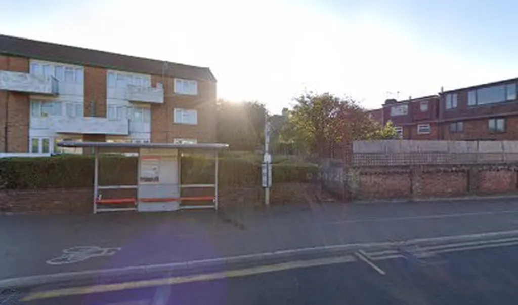 Longfield Avenue (Stop BK)