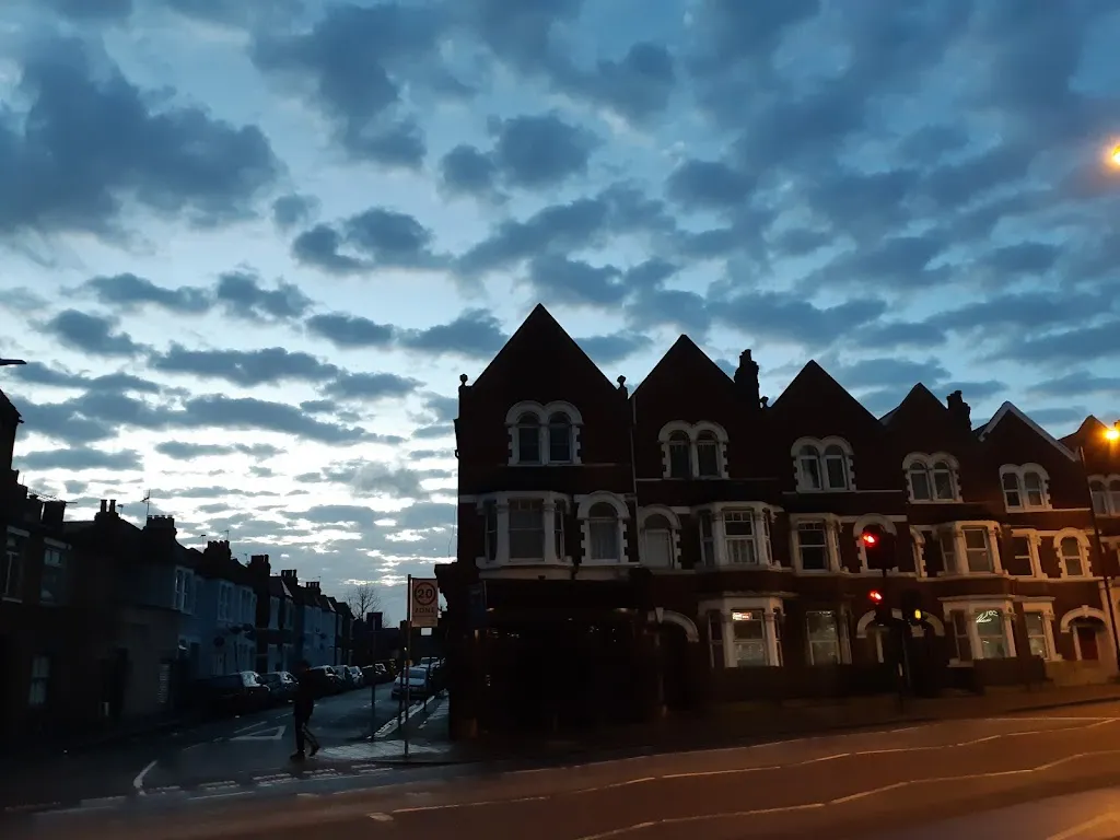 Longley Road (Stop HQ)