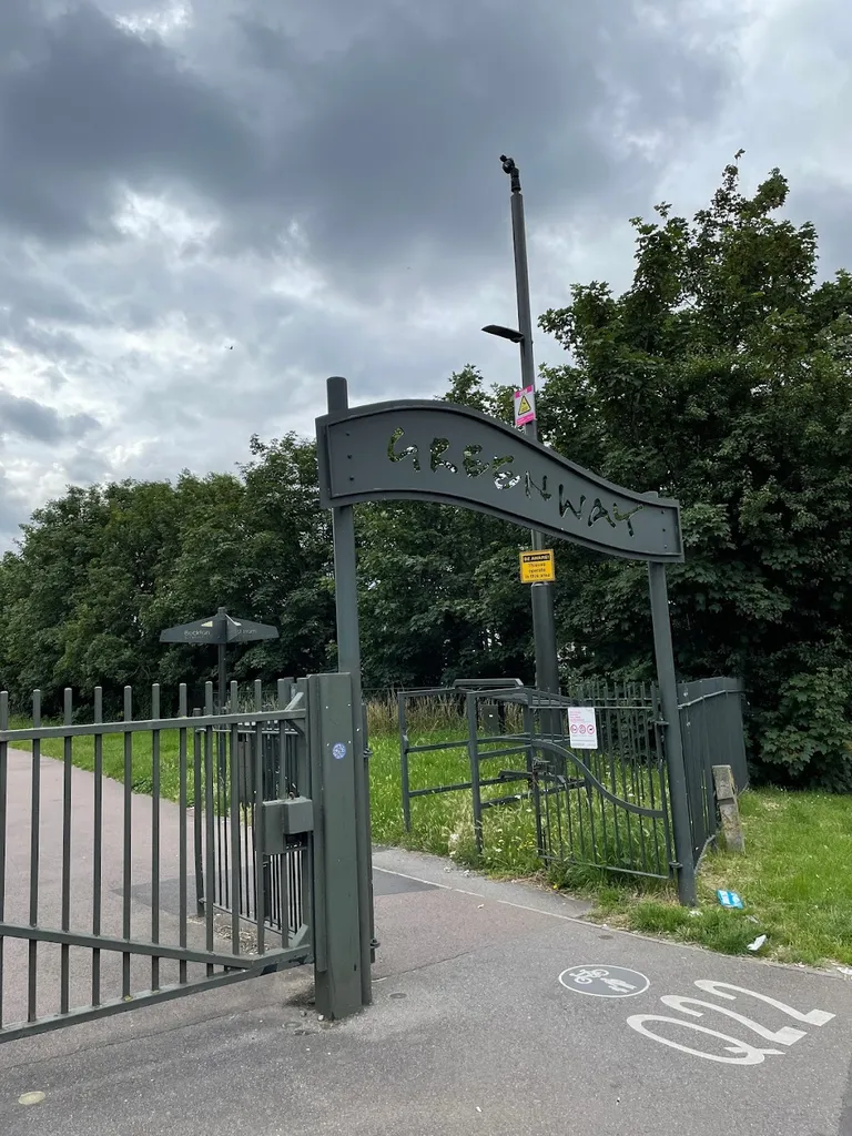 Lonsdale Avenue (Stop BM)